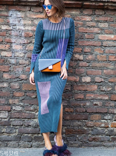 條紋連衣裙配什么鞋子？條紋連衣裙搭配鞋子圖片