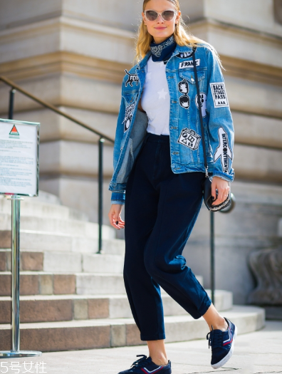 白色t恤搭配什么外套？白色t恤搭配外套圖片