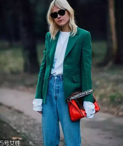 白色t恤搭配什么外套？白色t恤搭配外套圖片