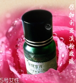 玫瑰精油和基礎(chǔ)油配比 玫瑰精油和底油的調(diào)配方法 玫瑰精油和基礎(chǔ)油配比 玫瑰精油和底油的調(diào)配方法