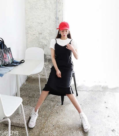 吊帶連衣裙配什么鞋子？吊帶連衣裙搭配鞋子圖片