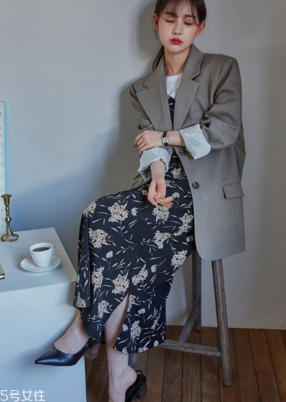 吊帶連衣裙配什么鞋子？吊帶連衣裙搭配鞋子圖片