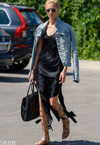 吊帶連衣裙配什么鞋子？吊帶連衣裙搭配鞋子圖片