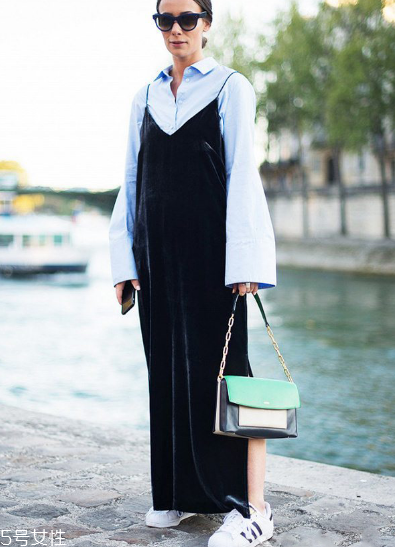 吊帶連衣裙配什么鞋子？吊帶連衣裙搭配鞋子圖片