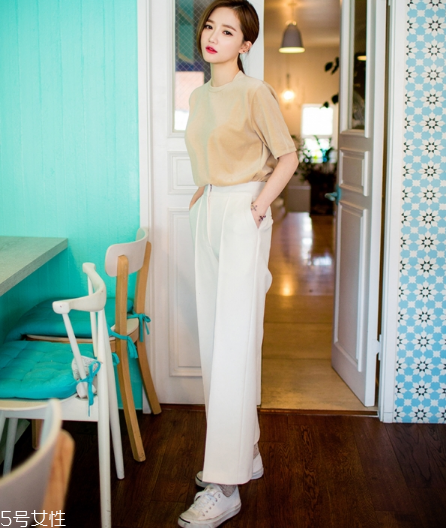 t恤下面穿什么好看？t恤的常見搭配推薦