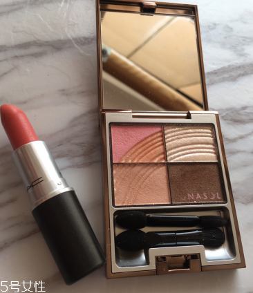 撞色妝怎么化好看 簡單撞色妝圖解教程 撞色妝怎么化好看 簡單撞色妝圖解教程