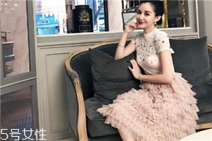 半身裙怎么搭配更優(yōu)雅？半身裙穿搭技巧