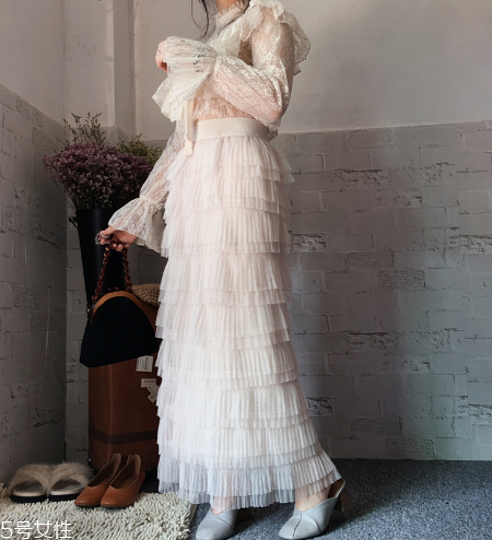 半身裙怎么搭配更優(yōu)雅？半身裙穿搭技巧