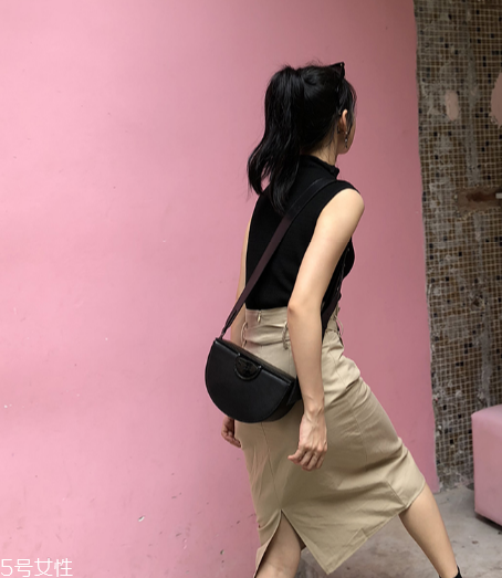 半身裙怎么搭配更優(yōu)雅？半身裙穿搭技巧