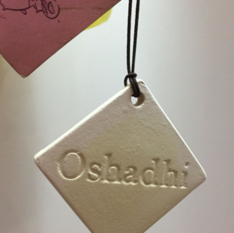 復(fù)方精油可以用在臉上嗎？復(fù)方精油怎么用在臉上