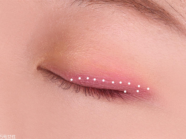 撞色妝怎么化好看 簡單撞色妝圖解教程 撞色妝怎么化好看 簡單撞色妝圖解教程