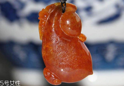 紅翡翠值錢嗎？紅翡翠值得收藏嗎