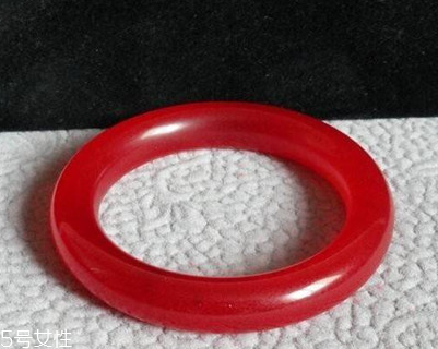 紅翡翠值錢嗎？紅翡翠值得收藏嗎