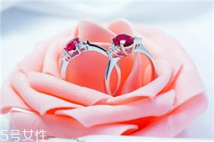 碧璽戒指一般多少錢？碧璽戒指的市場(chǎng)價(jià)值