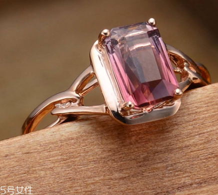 碧璽戒指的寓意是什么？碧璽戒指的寓意介紹