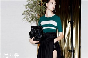 條紋t恤怎么搭配？條紋t恤搭配技巧