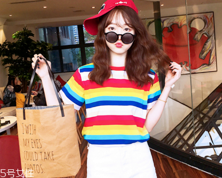 條紋t恤怎么搭配？條紋t恤搭配技巧