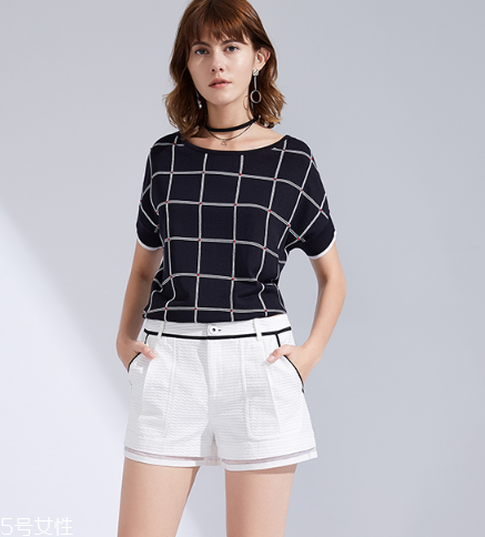 條紋t恤怎么搭配？條紋t恤搭配技巧