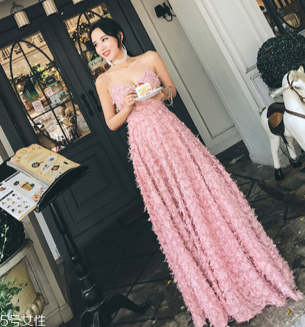 吊帶裙適合什么身材？吊帶裙穿搭圖片