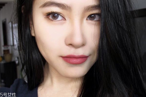 口紅太艷怎么補(bǔ)救 買錯(cuò)的口紅如何調(diào)色 口紅太艷怎么補(bǔ)救 買錯(cuò)的口紅如何調(diào)色