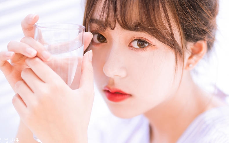 口紅什么顏色不顯黑 三個不顯黑的口紅色號