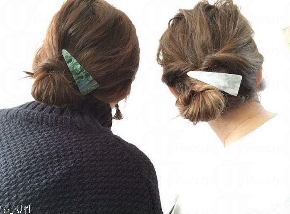 絲巾編發(fā)圖解 絲巾馬尾編發(fā)教程 絲巾編發(fā)圖解 絲巾馬尾編發(fā)教程