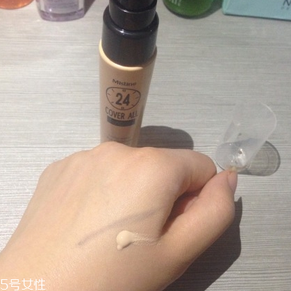 mistine粉底液應(yīng)該選哪個色號 mistine粉底液試色