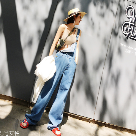 背帶褲怎么穿出個性？個性背帶褲穿法推薦