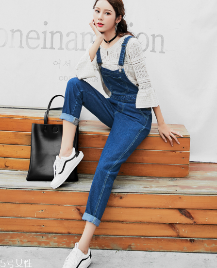 背帶褲怎么穿出個(gè)性？個(gè)性背帶褲穿法推薦