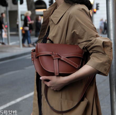 loewe gate bag多少錢？羅意威18新款馬鞍包價格