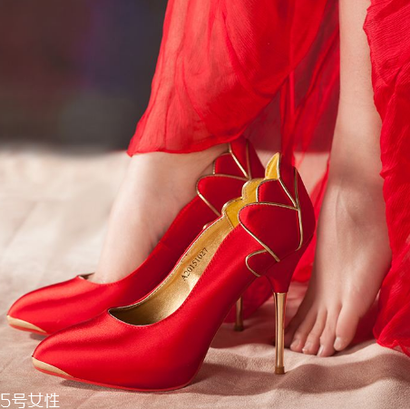 婚鞋是男方買還是女方買？婚鞋的購買講究