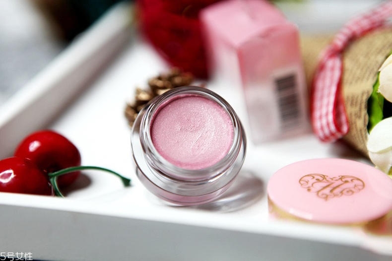 Instagram上火過(guò)哪些化妝品 ins熱潮彩妝單品盤點(diǎn) Instagram上火過(guò)哪些化妝品 ins熱潮彩妝單品盤點(diǎn)