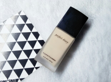 完美日記粉底液好用嗎 完美日記粉底液色號(hào)試色 完美日記粉底液好用嗎 完美日記粉底液色號(hào)試色