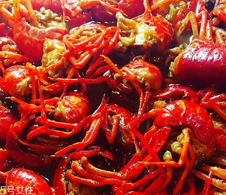 麻辣小龍蝦是海鮮嗎？麻辣小龍蝦屬于海鮮嗎？