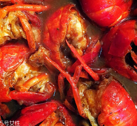 麻辣小龍蝦是海鮮嗎？麻辣小龍蝦屬于海鮮嗎？