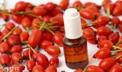 玫瑰果油可以抹頭發(fā)嗎？玫瑰果油可以直接擦臉嗎