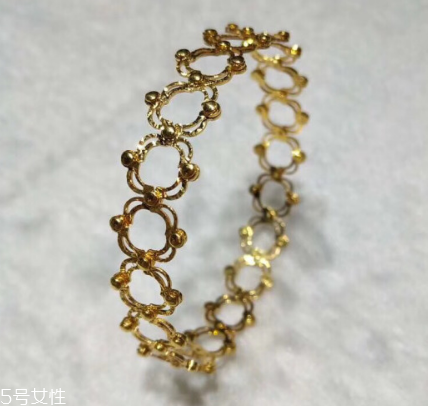 周大生伸縮戒指多少錢？周大生戒指變手鐲價格