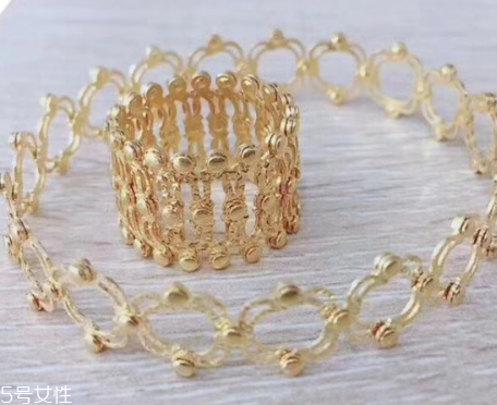 周大生伸縮戒指多少錢？周大生戒指變手鐲價格