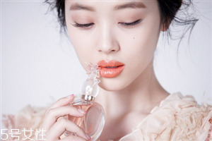 ins愛(ài)心蘋果腮紅怎么畫 愛(ài)心蘋果腮紅畫法教程