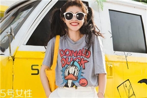 長款t恤如何搭配？長款t恤搭配技巧