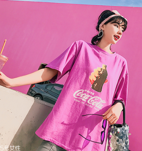 長款t恤如何搭配？長款t恤搭配技巧