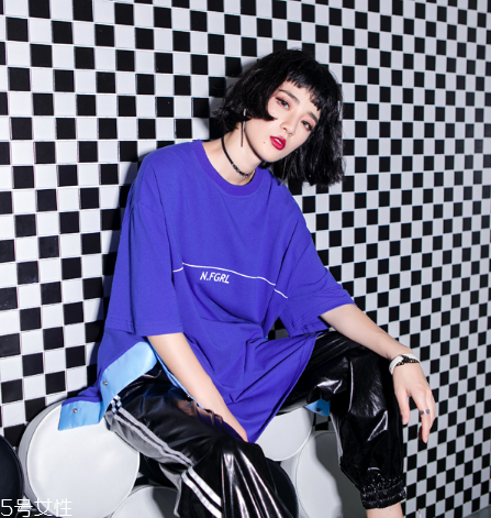 長款t恤如何搭配？長款t恤搭配技巧