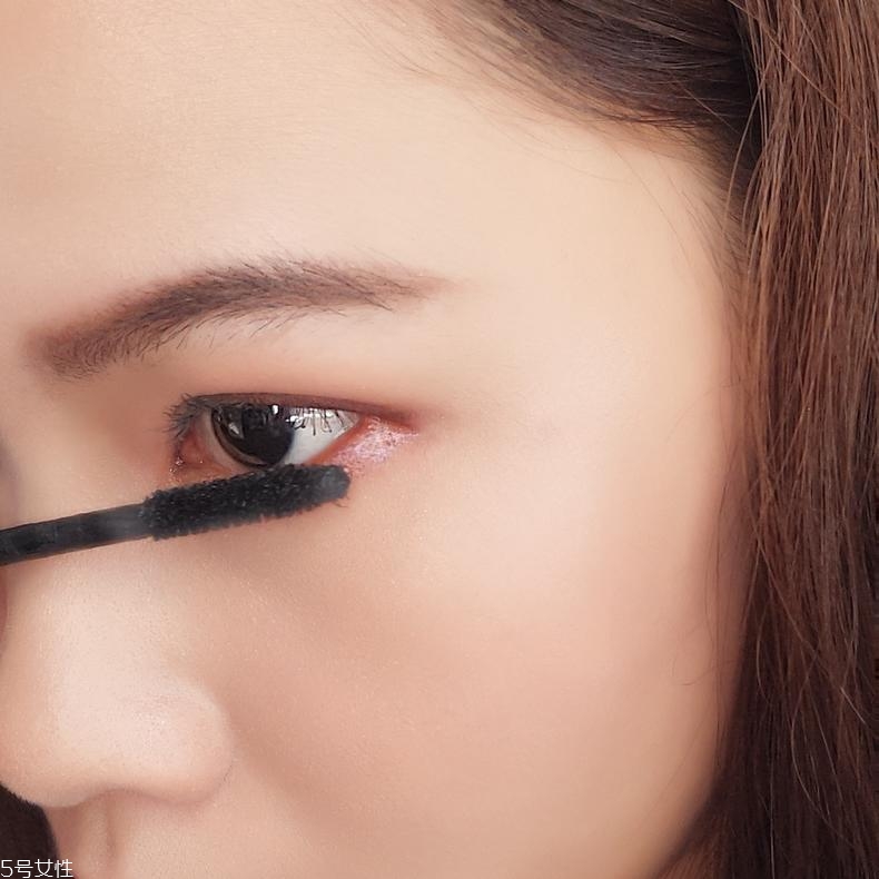 紫棕色眼妝怎么化妝好看 內(nèi)雙也能氣質滿滿的妝容