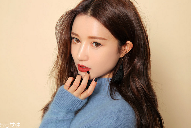 3ce 909和mac chili哪個(gè)好 mac chili口紅正確涂抹方法 3ce 909和mac chili哪個(gè)好 mac chili口紅正確涂抹方法