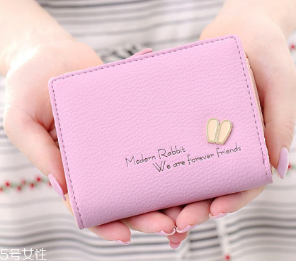 錢包上的筆跡怎么去除？錢包上的筆跡清理方法