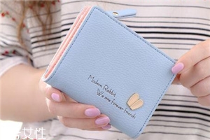 錢包上的筆跡怎么去除？錢包上的筆跡清理方法