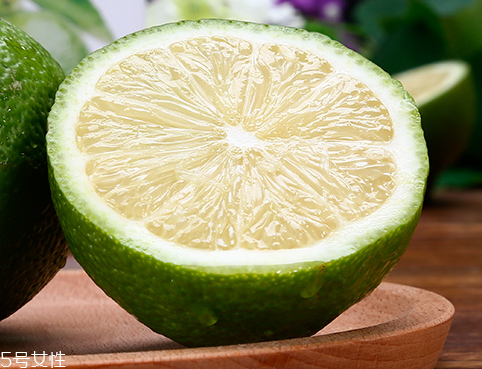 青檸檬可以敷臉嗎？青檸檬敷臉能美白嗎？