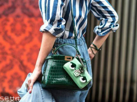 原諒色衣服怎么搭配？原諒色衣服搭配圖片