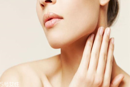 頸霜什么時候開始用 如何淡化深頸紋 頸霜什么時候開始用 如何淡化深頸紋
