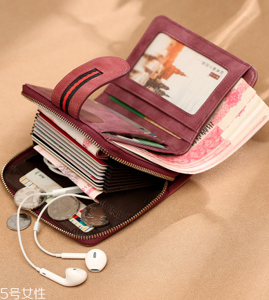 錢包洗了掉色怎么辦？錢包洗了掉色處理方法